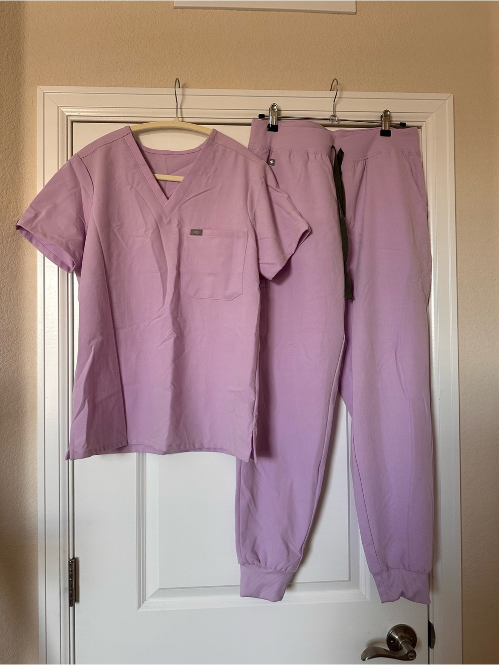 FIGS Women’s Lavender Scrubs Top & Pants Set